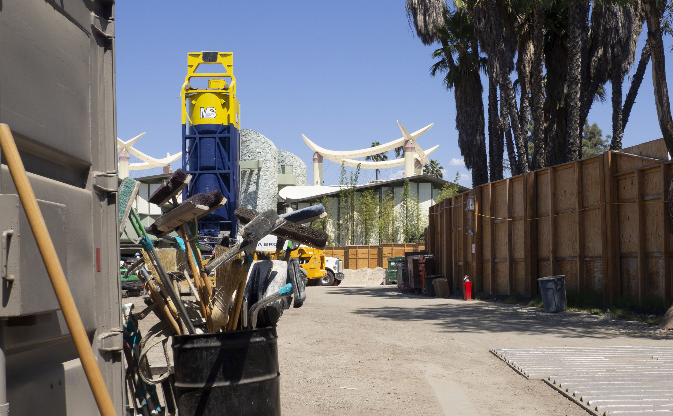 demolition supplies building in the background of the LACMA