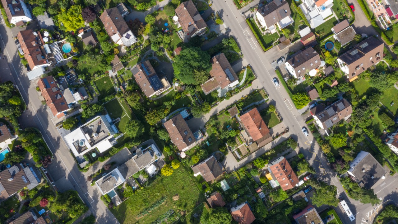 An aerial photo of housing
