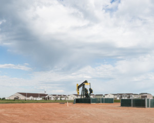 An oil well on a flat plain, as part of a green new deal class