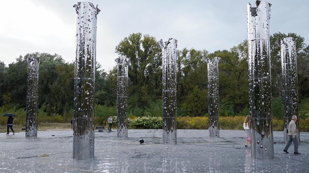 mirrored columns at the proposed holocaust memorial at Babyn Yar