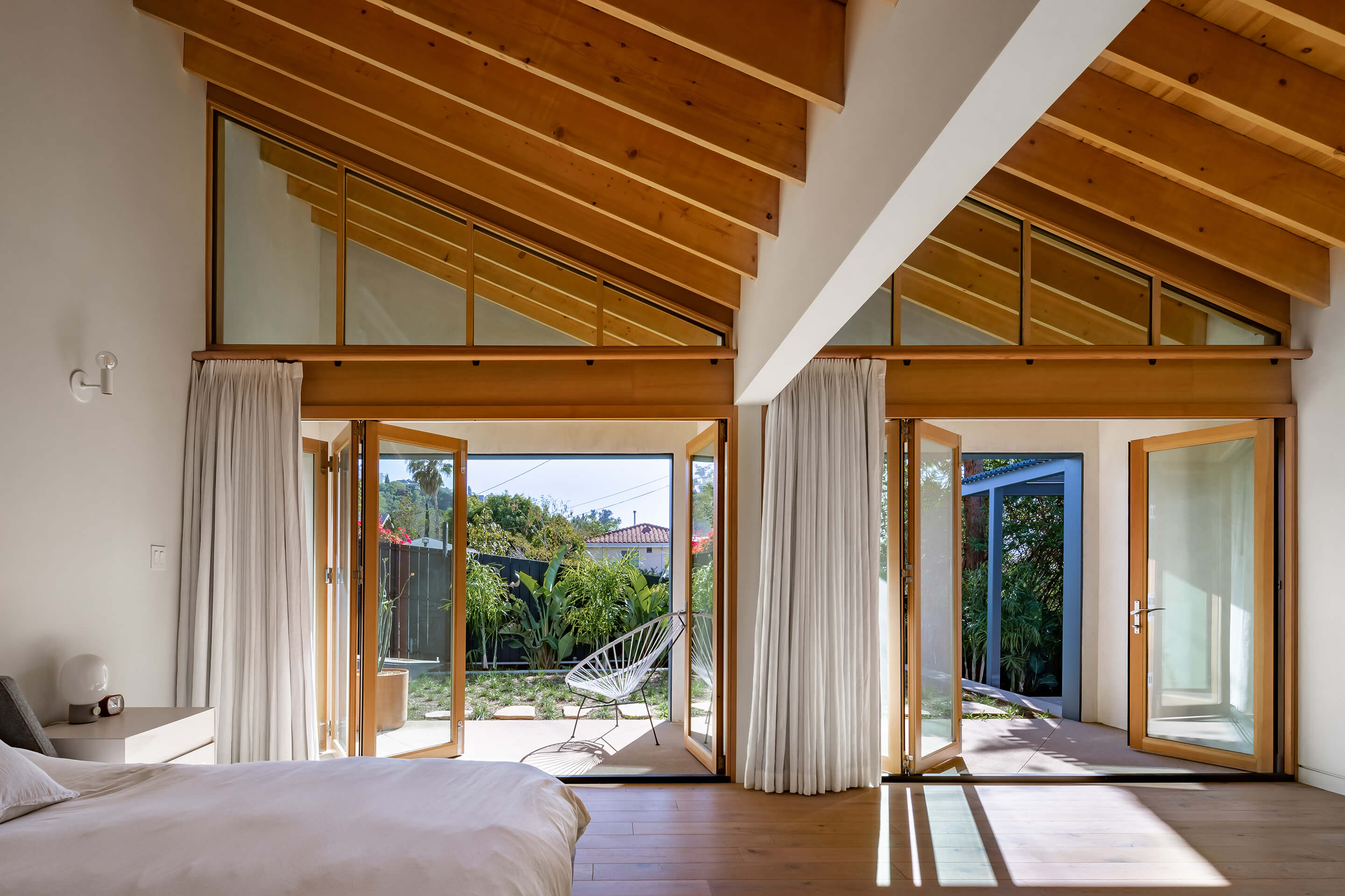 A home designed by PRODUCTORA with wooden beams