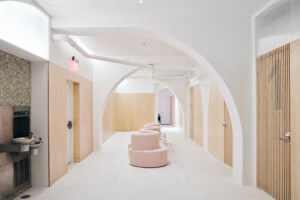 an arched underground spa in white from Büro Koray Duman
