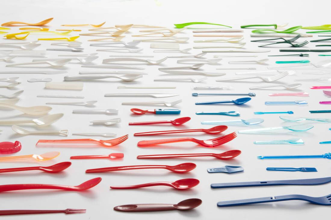 a layout of different spoons arranged by color