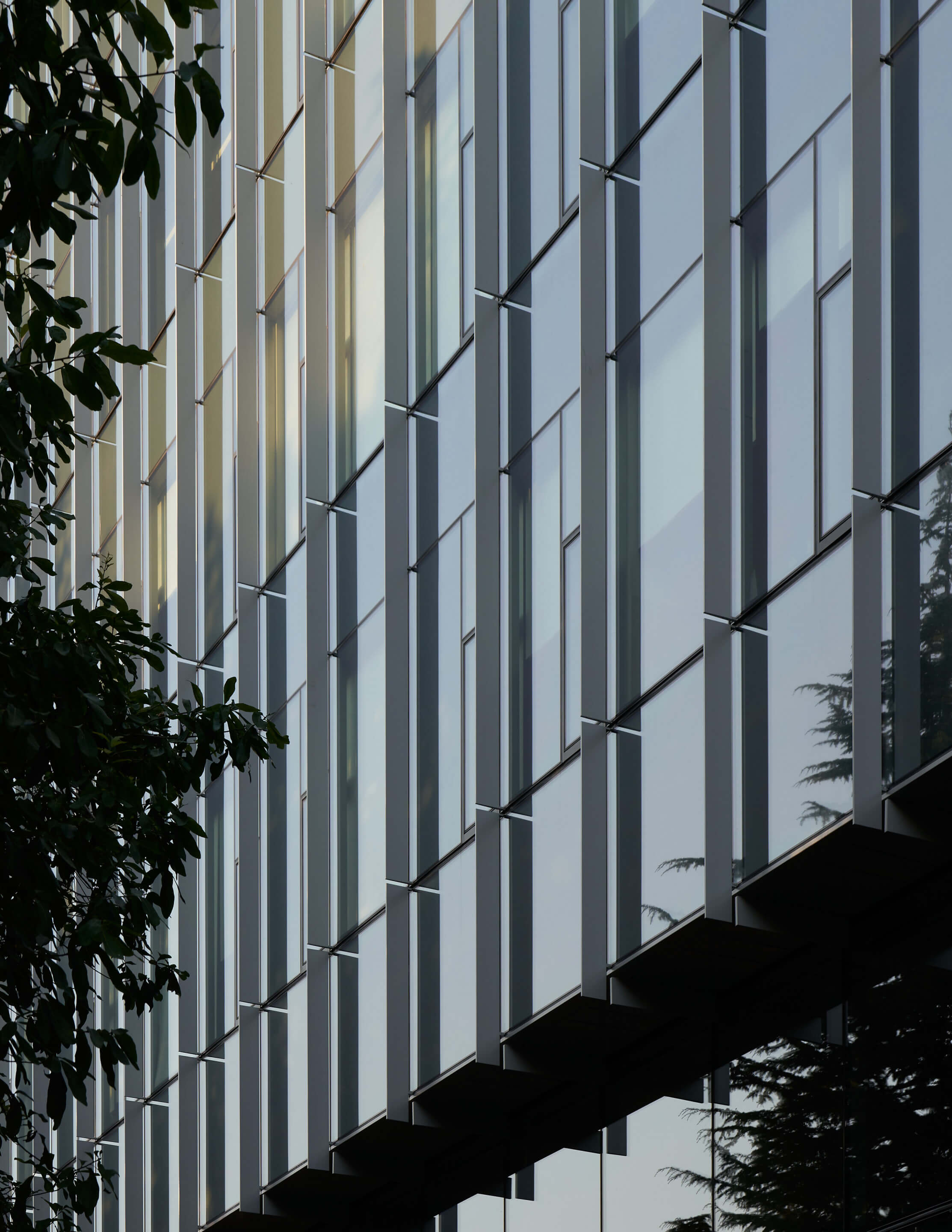 A layer of aluminum fins over glass