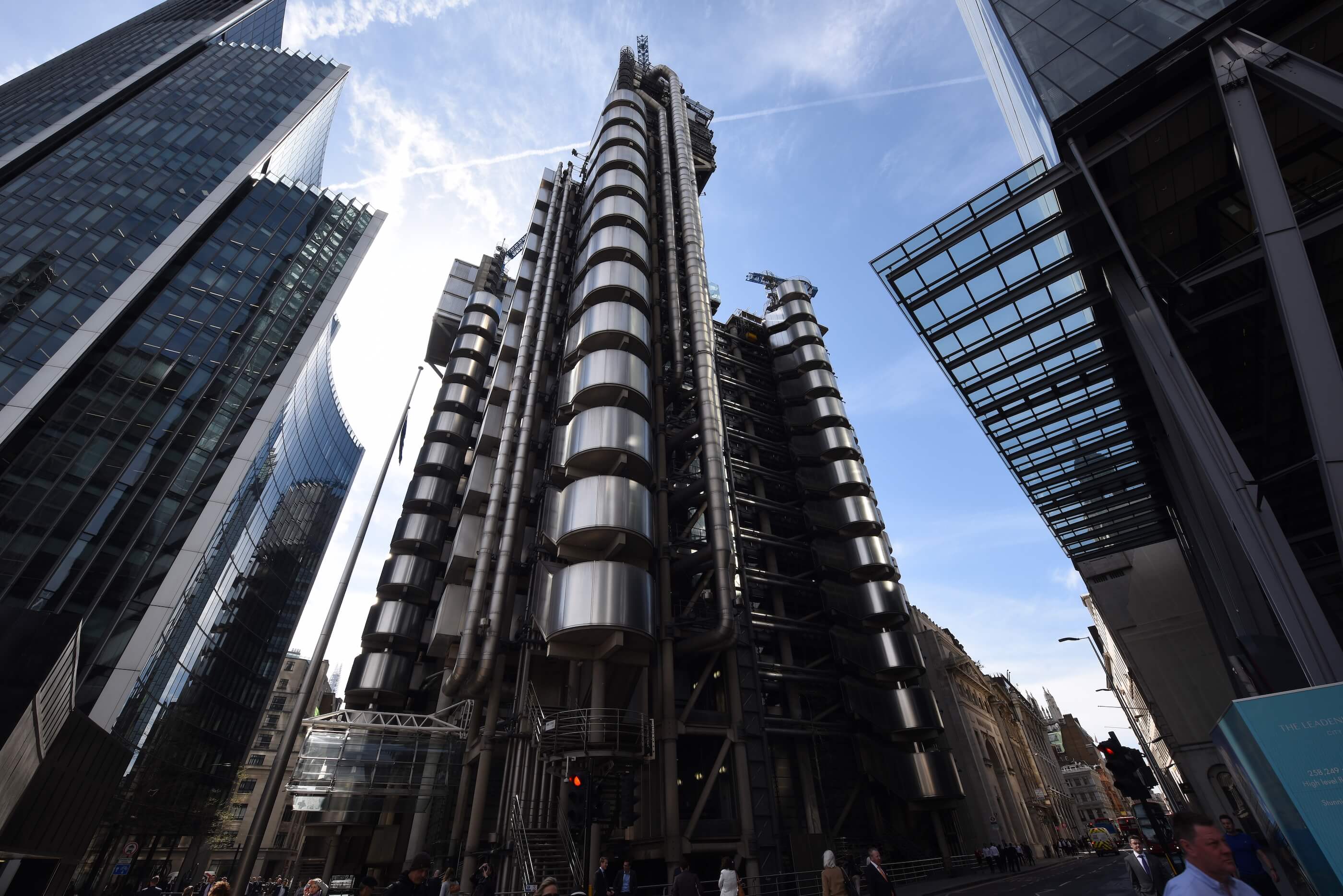 The lloyd’s of london HQ in stainless steel swirls