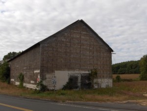 an old tobacco barn by the side of the road where martin luther king jr. used to work