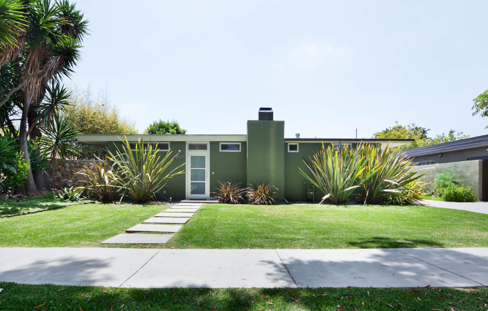 view of historic modernist home in mar vista, los angeles