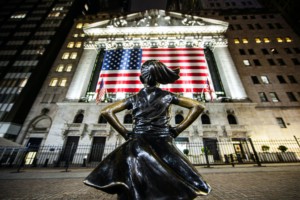 the fearless girl statue on wall street