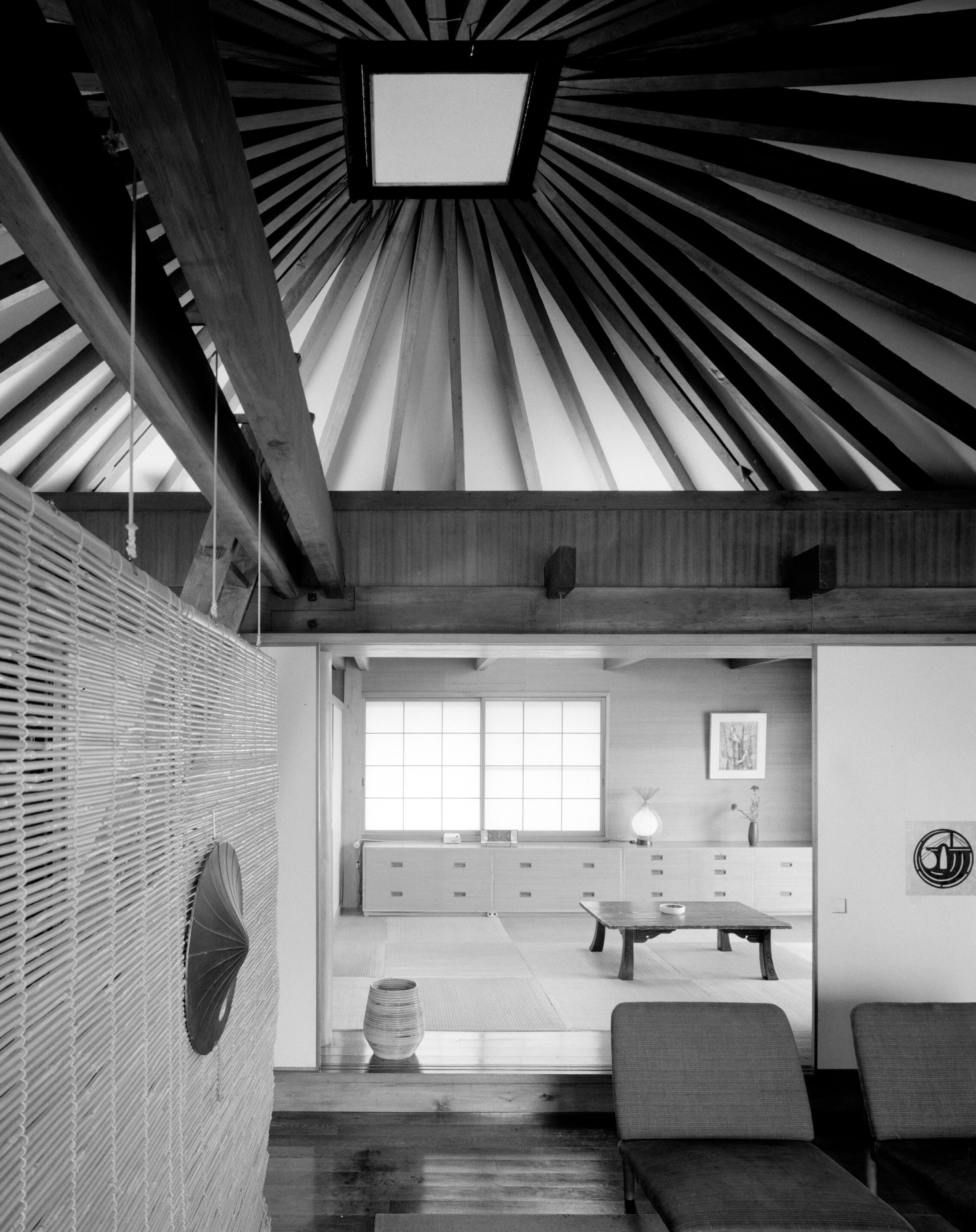 a midcentury japanese home topped with an umbrella-like roof