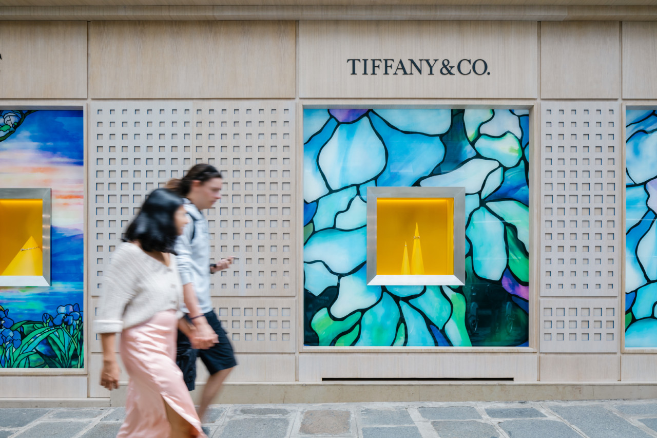 exterior of tiffany & co store in paris