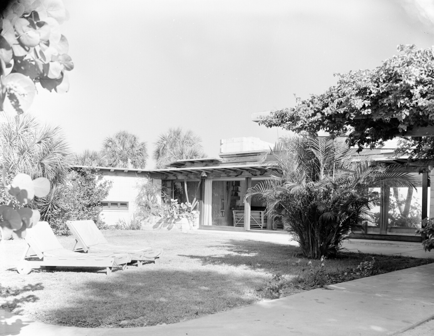 archival photo of a modernist home in florida