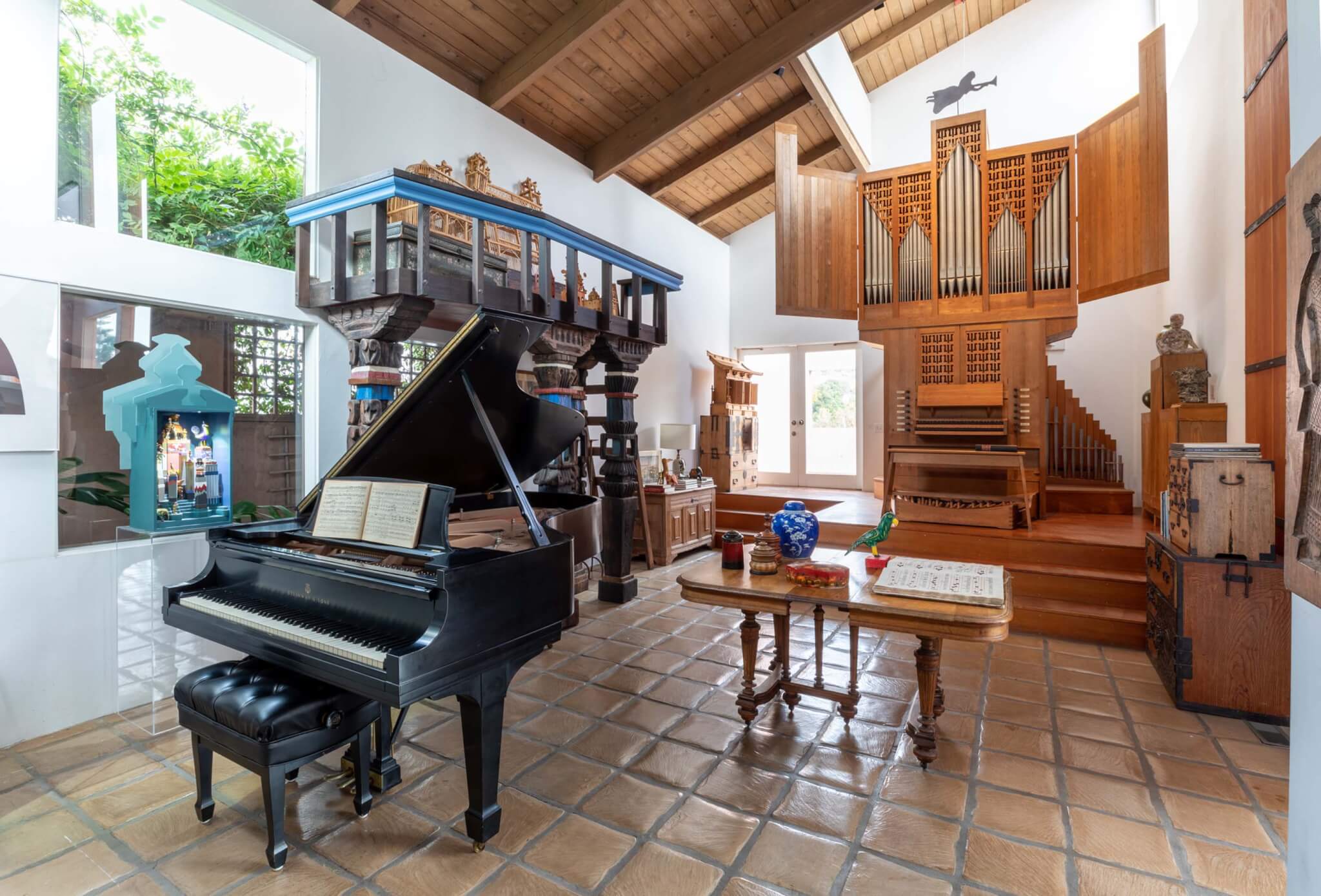 wood organ, piano, and trumpet balcony
