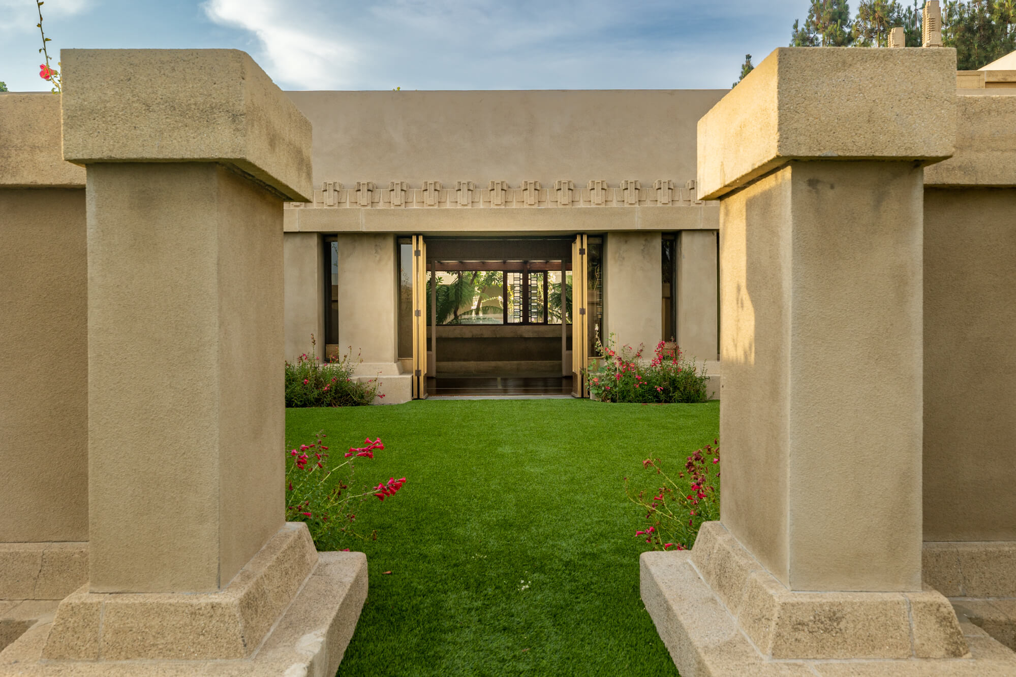 south facade of the hollyhock house in los angeles
