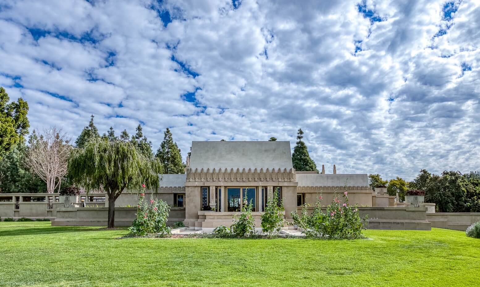 exterior of the hollyhock house in los angeles
