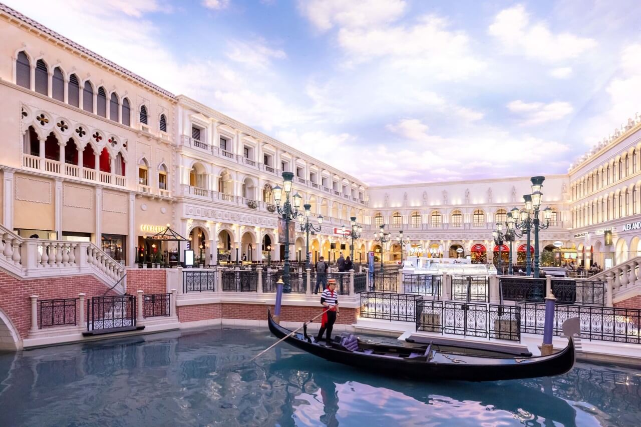 canals and Italian buildings in las vegas