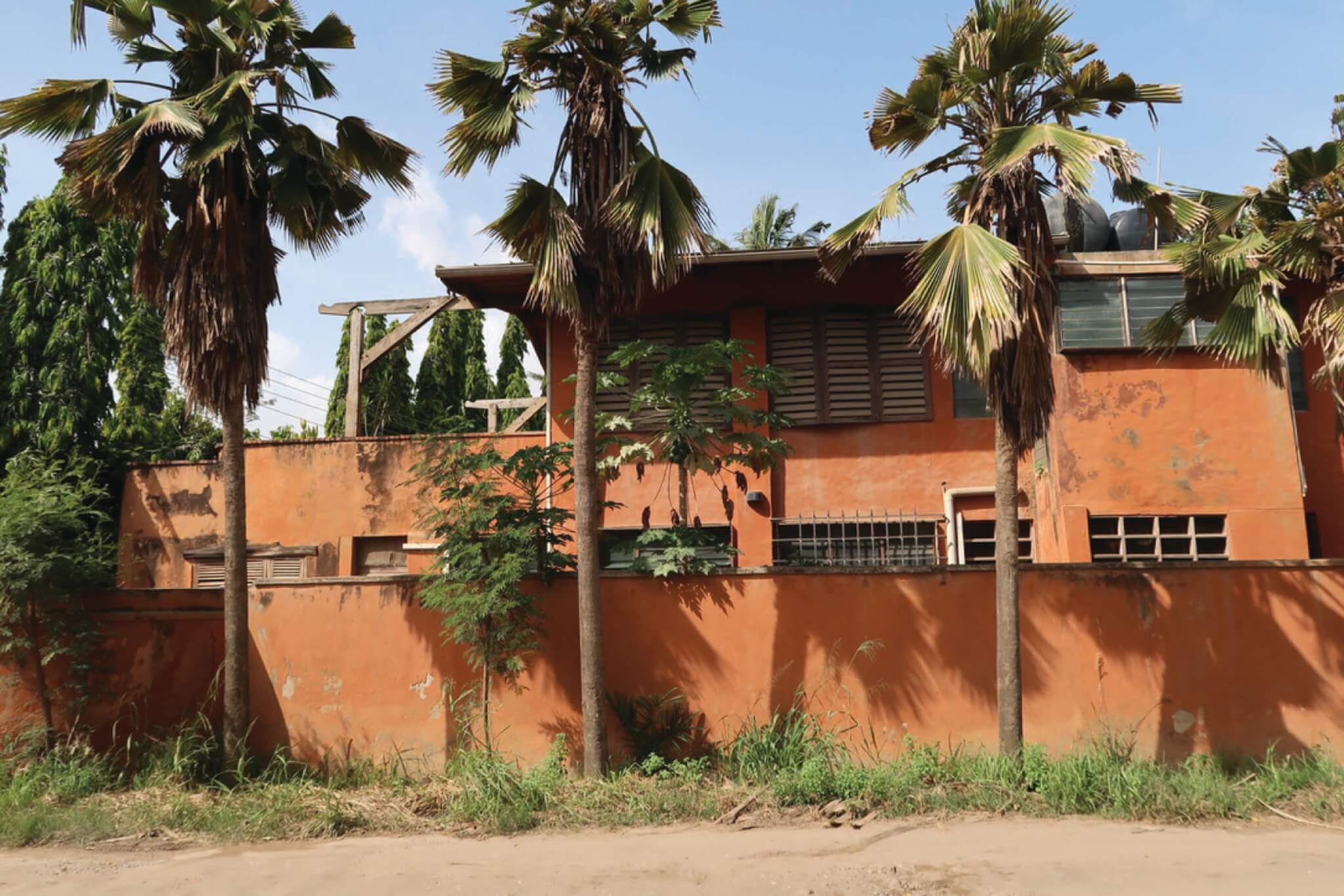 خانه در غنا ساخته شده از خاک رس