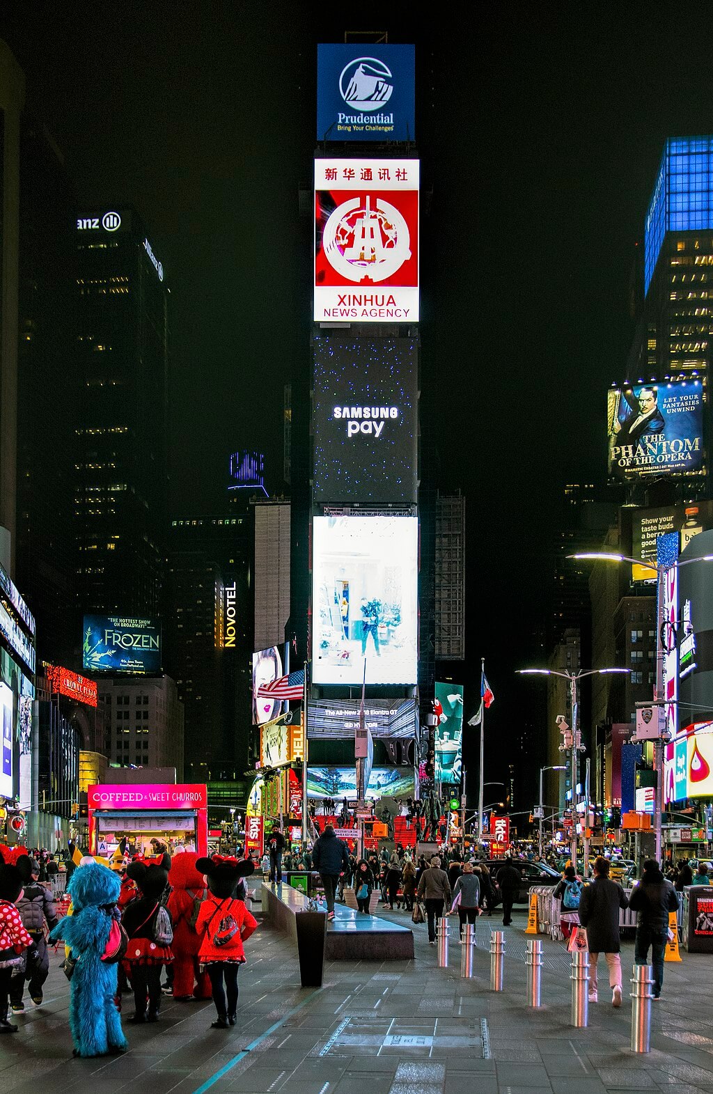 1024px A nightime image of Times Square in NYC