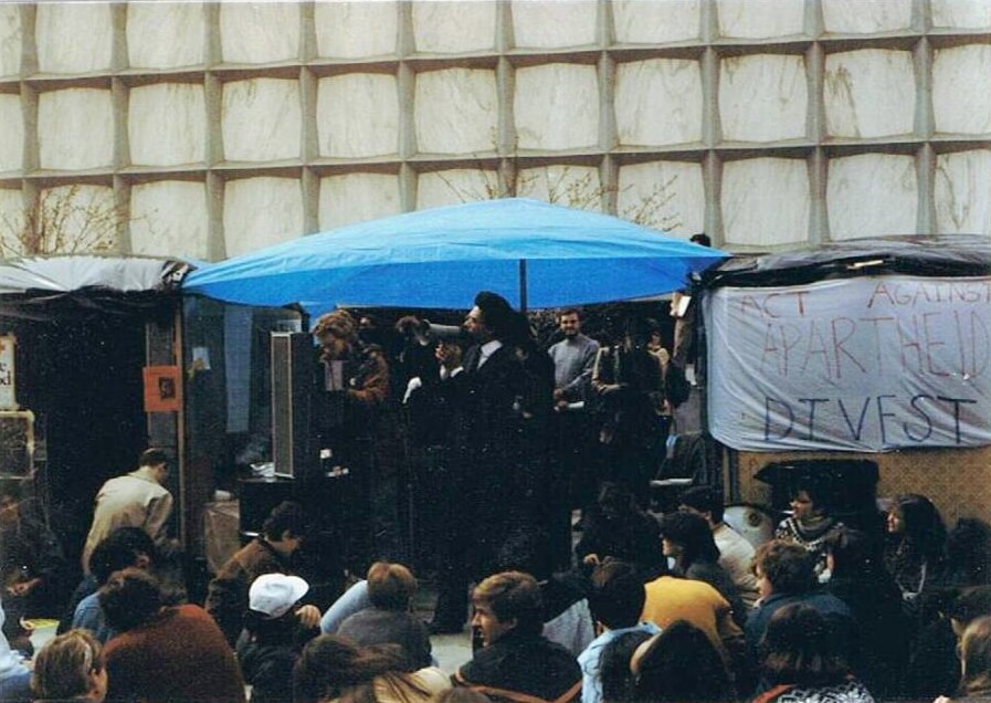  anti-apartheid rally outside the Beinecke Library
