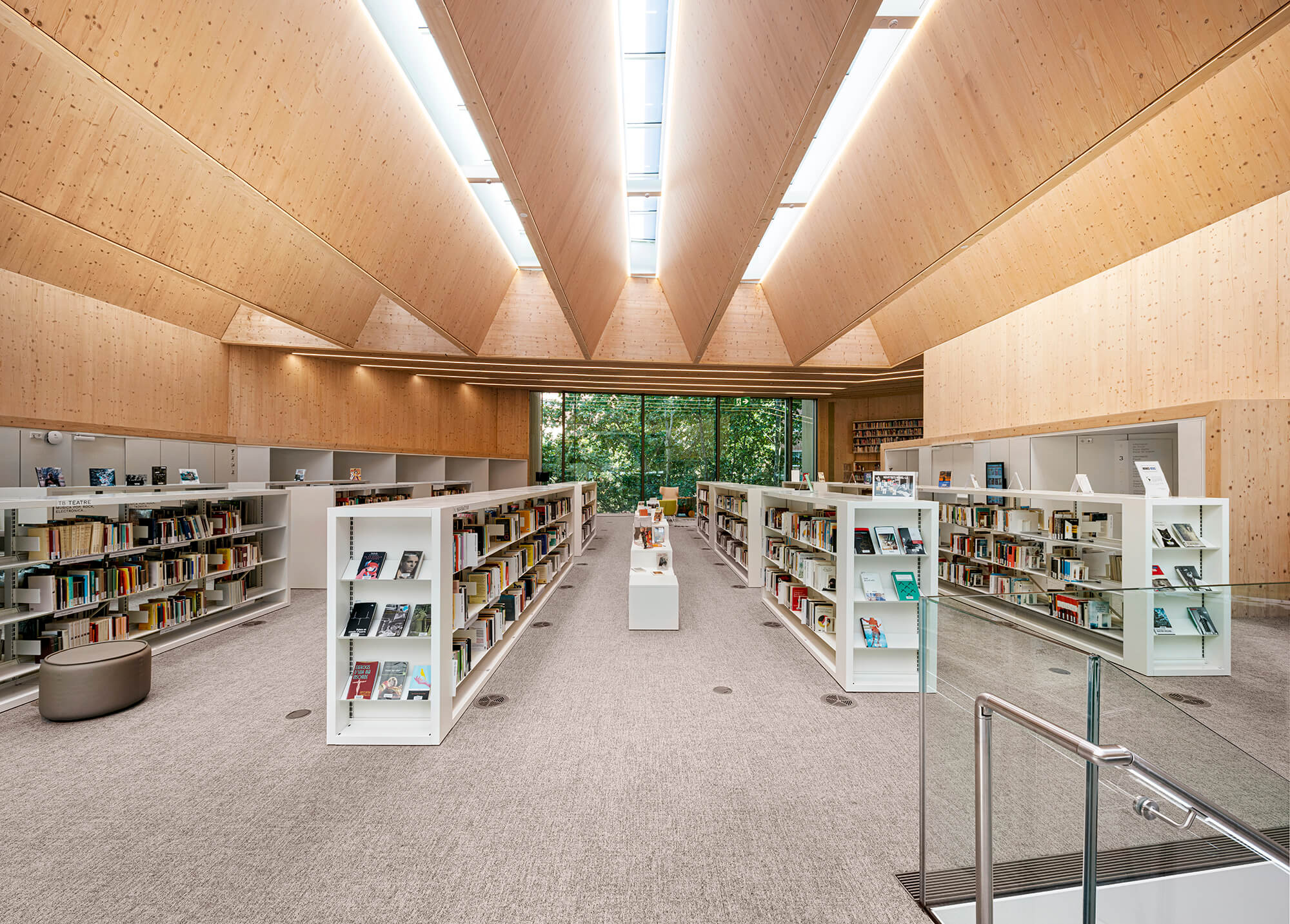 فضای داخلی کتابخانه گابریل گارسیا مارکز