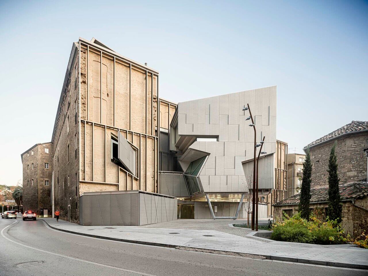an aluminum intervention on the exterior of historic building for The Baroque Museum of Catalonia