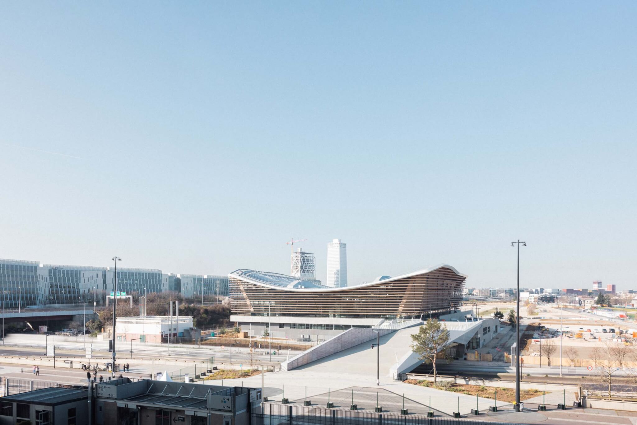 Centre Aquatique Olympique in urban context